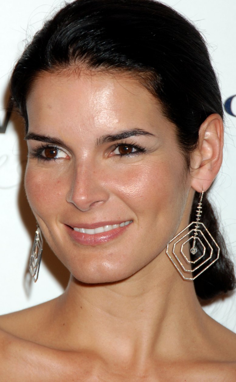 >Angie Harmon