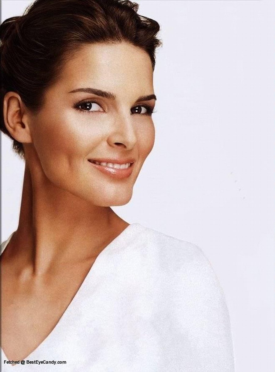 >Angie Harmon