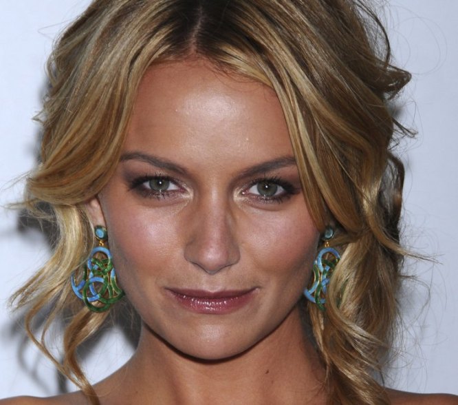 >Becki Newton