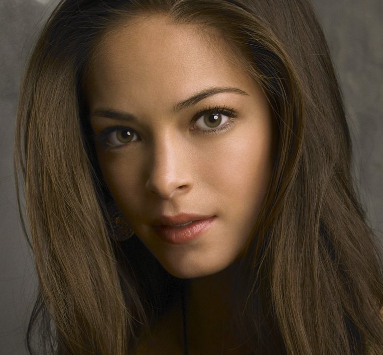 >Kristin Kreuk