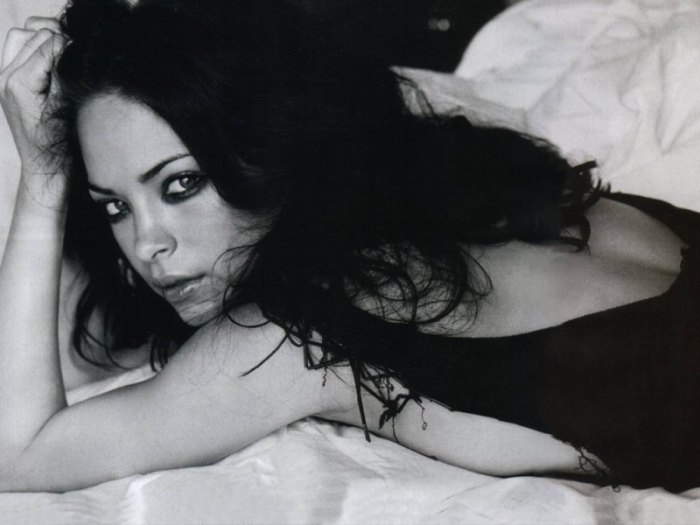 >Kristin Kreuk