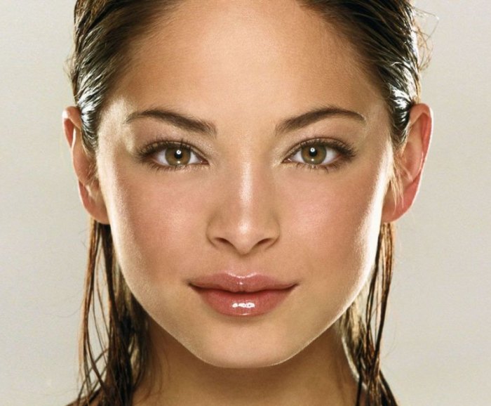 >Kristin Kreuk