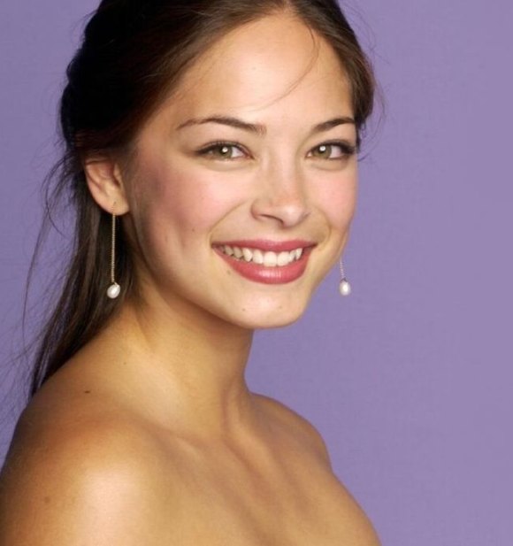 >Kristin Kreuk