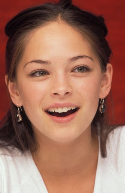 >Kristin Kreuk