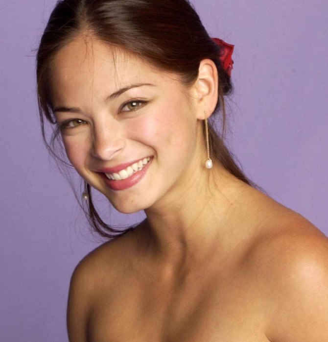 >Kristin Kreuk