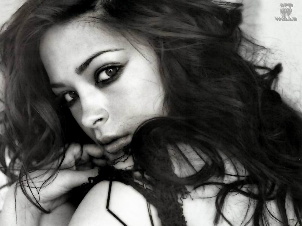 >Kristin Kreuk