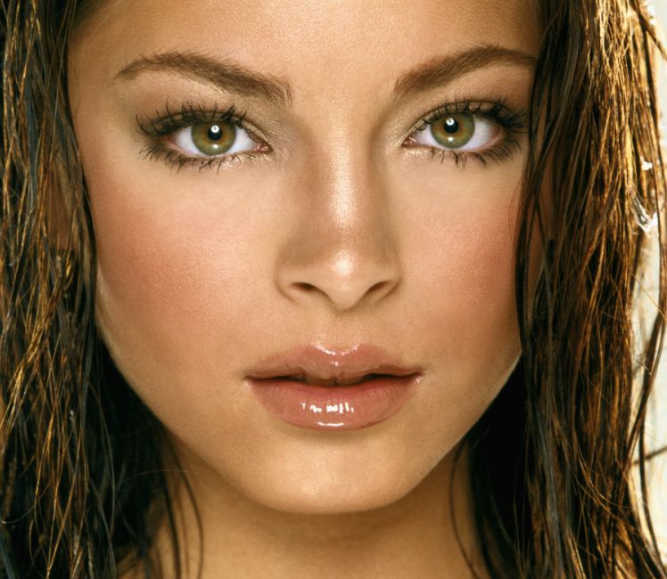 >Kristin Kreuk