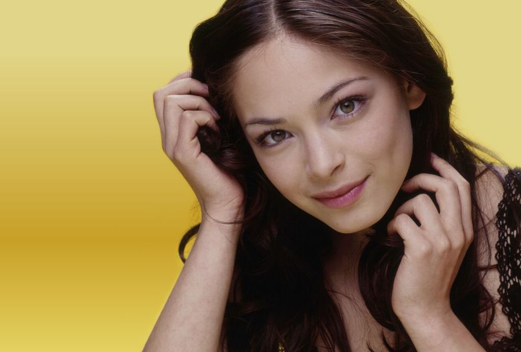 >Kristin Kreuk