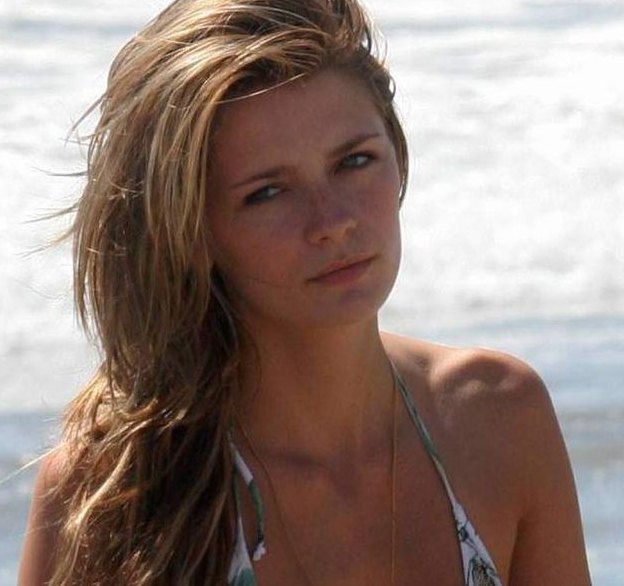 >Mischa Barton
