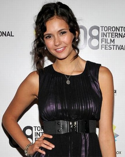 >Nina Dobrev