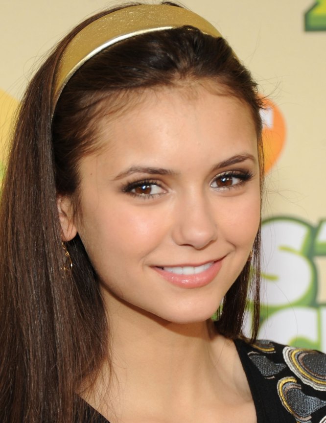 >Nina Dobrev